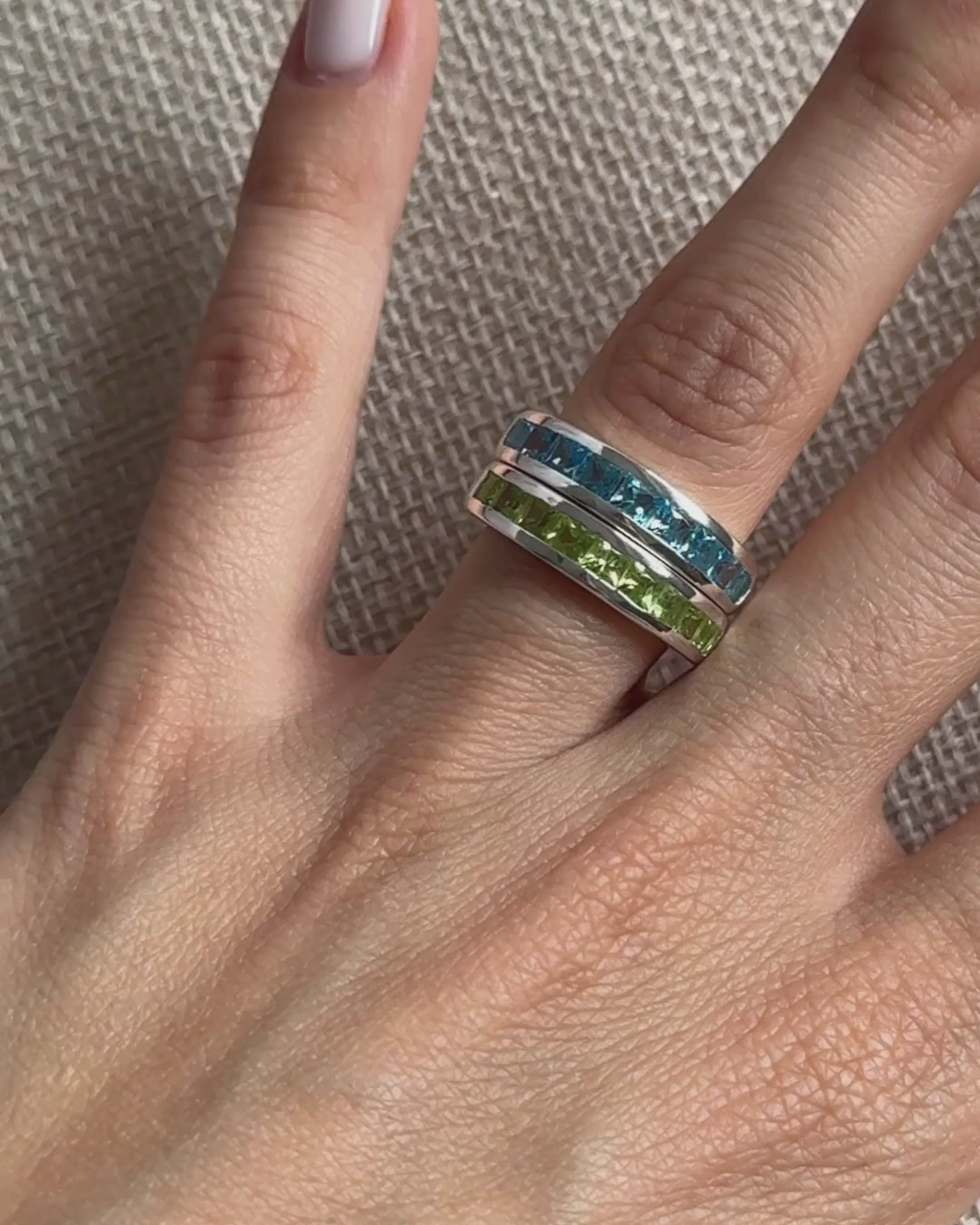 CIEL RING 9 Natural Peridots Carré Princess
