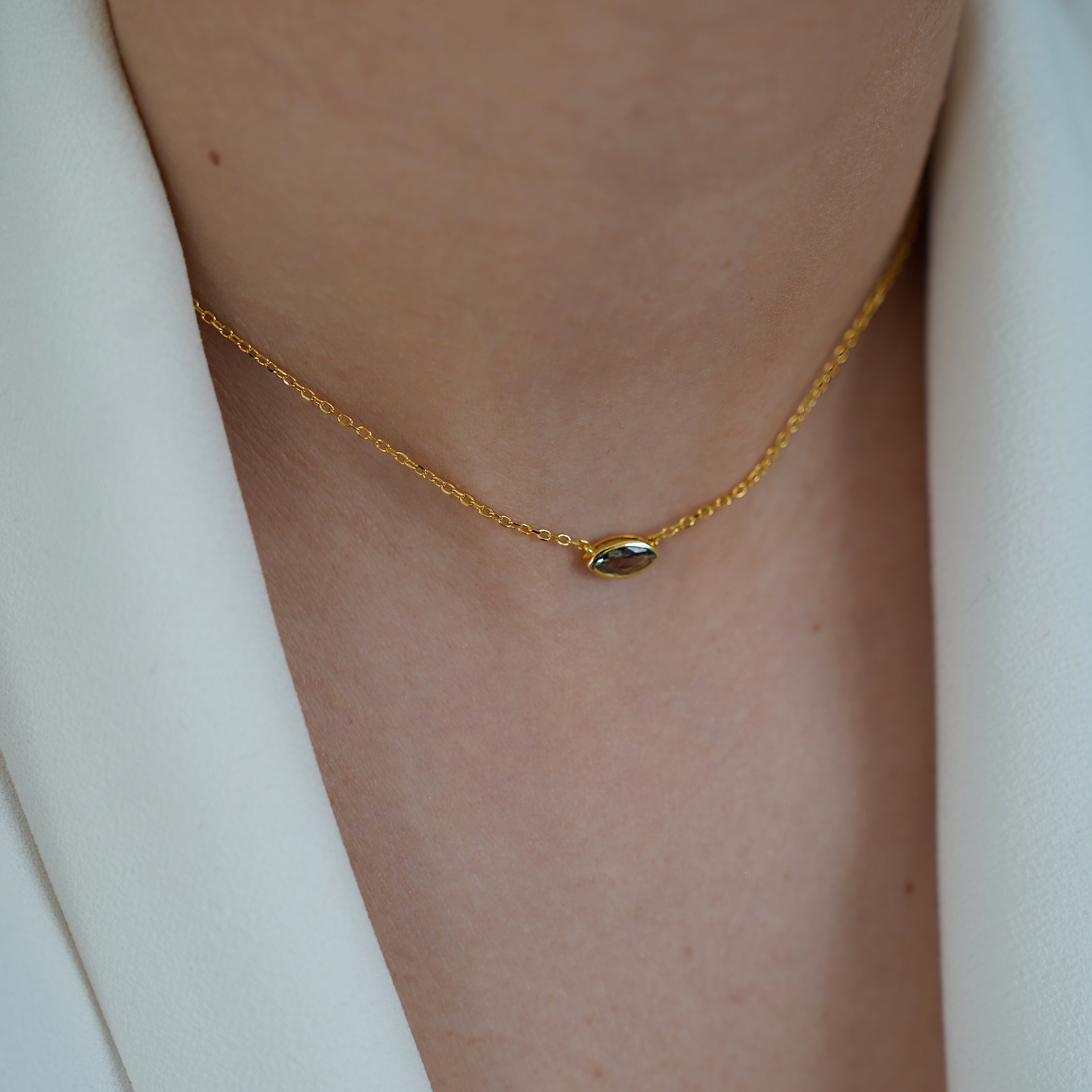 sibila-studio-collar-carola-cadena-fina-plata-primera-ley-925-milesimas-piedra-verde-olivine-talla-marquesa