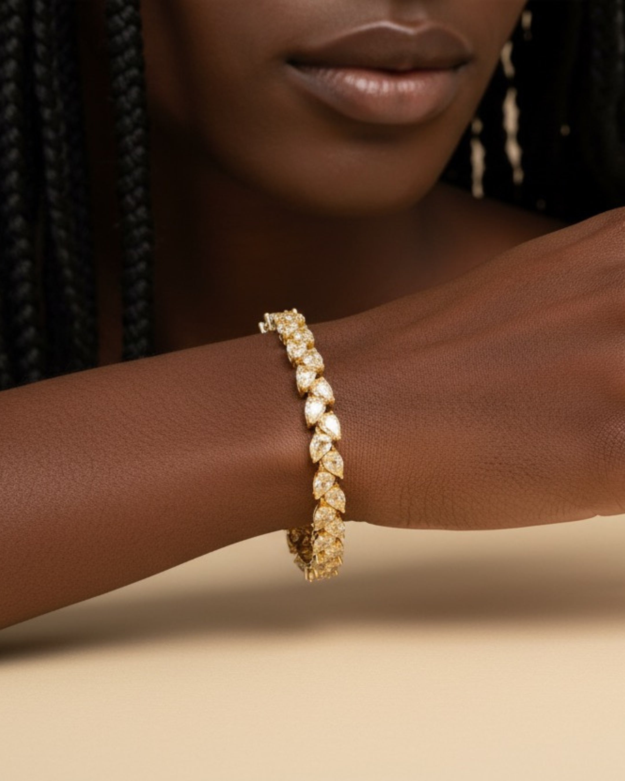 Pulsera ELEN dorada con piedras amarillas de la colección After The Yes.