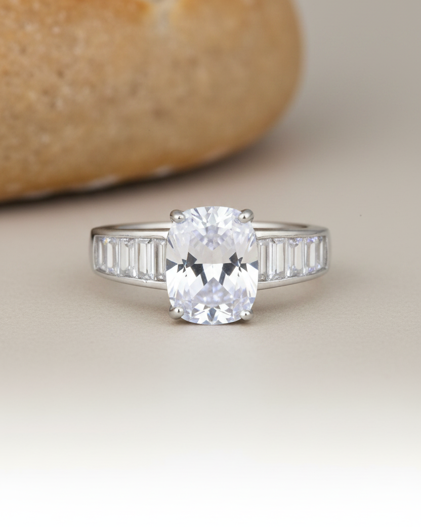 Detalles del anillo Éclair con estructura refinada, brillo intenso y diseño elegante para mujer.