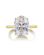 Anillo Flapper con piedra oval protagonista y acabado en oro amarillo de 18 kts. Una joya elegante inspirada en el estilo vintage.