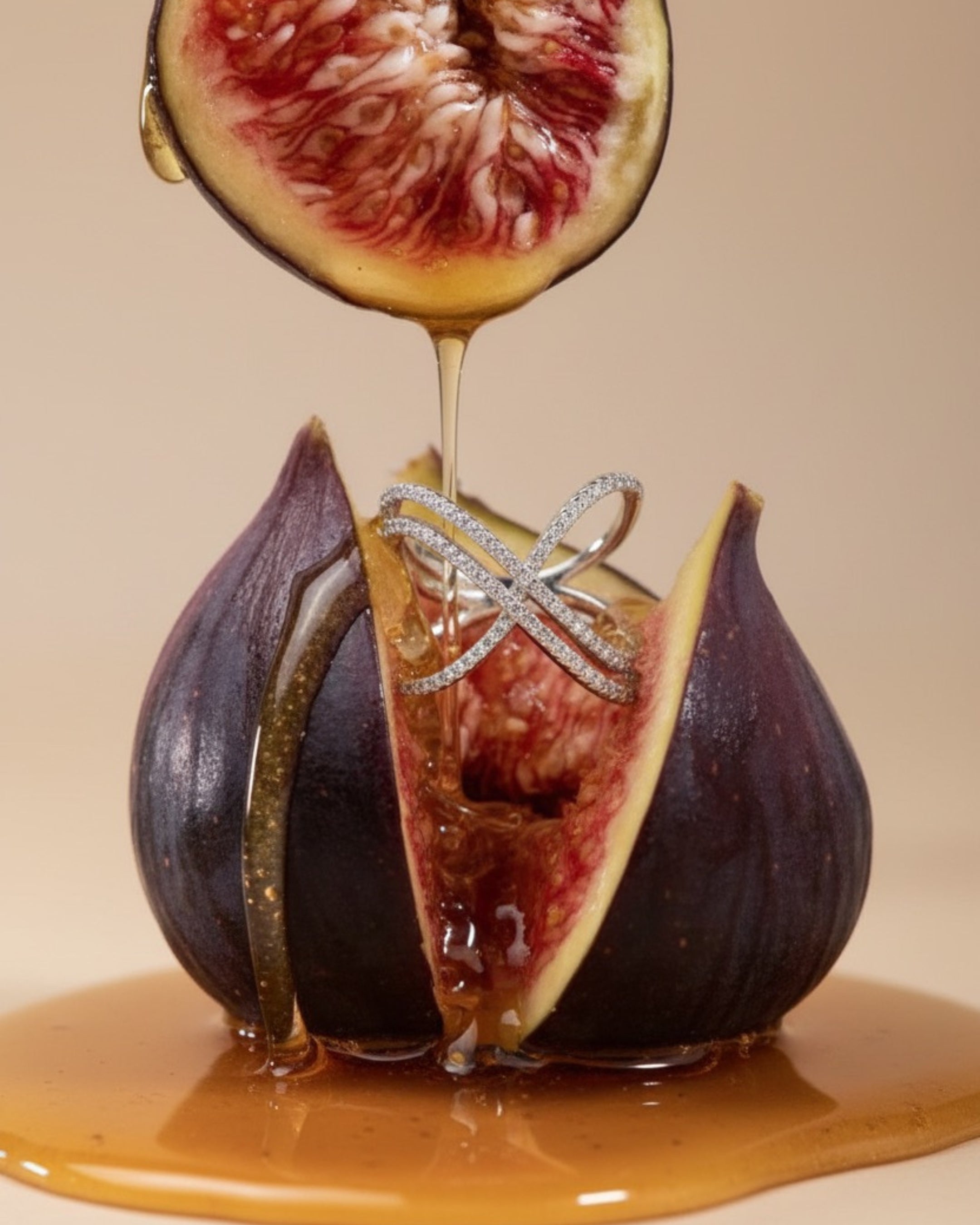 Anillo Geminidas en plata de ley 925 con circonitas blancas en talla redonda y acabado en rodio