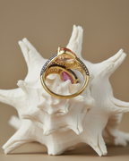 Anillo elegante para mujer con piedra morganita y diseño exclusivo de Sibela Studio.
