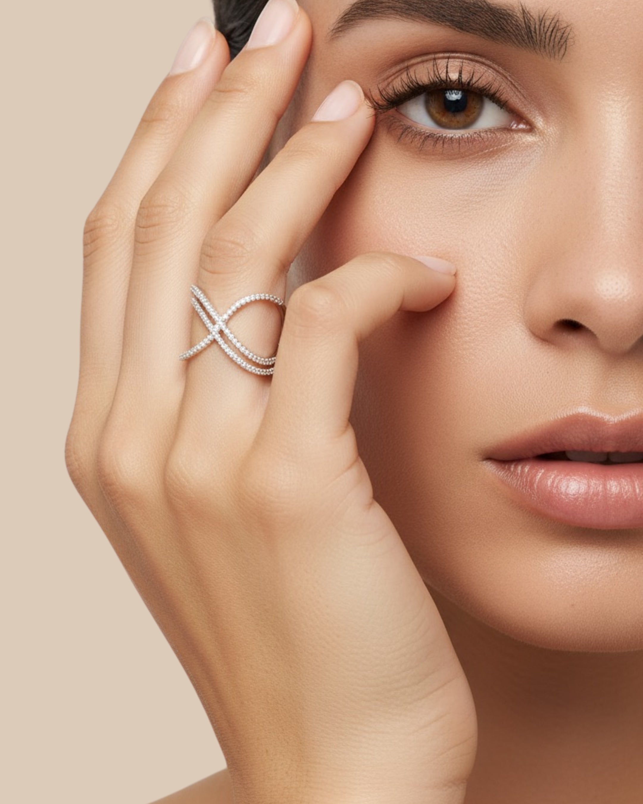 Anillo Geminidas con baño de rodio y circonitas blancas de 1 mm