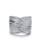 Anillo ROLA de plata 925 con piedras blancas en talla circular sobre fondo blanco, producto.