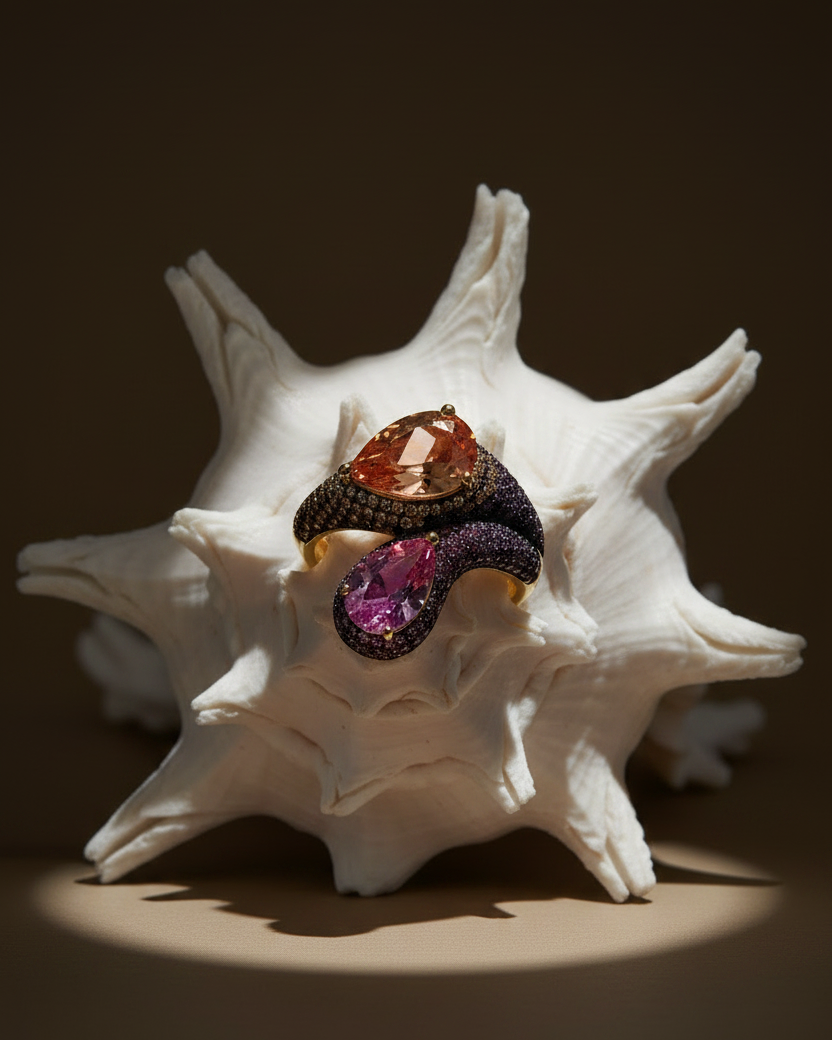 Anillo DUALIS con piedras rosa y morganita que aportan color y sofisticación.