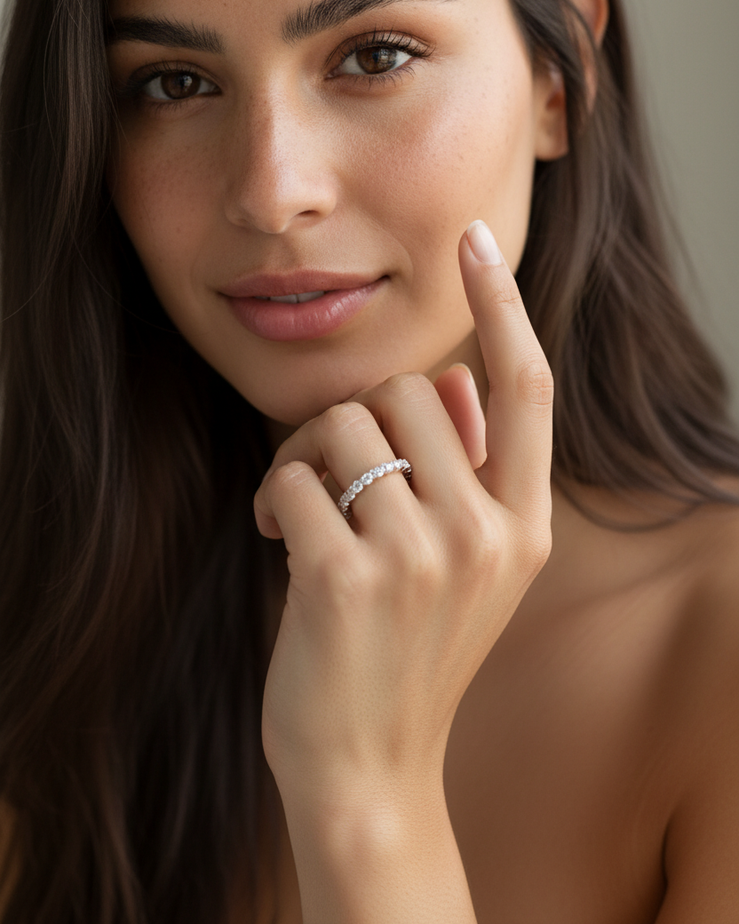 Anillo Tess de Sibela Studio, una pieza elegante y versátil diseñada para acompañar tus looks de cada día.