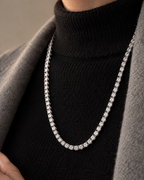 Collar RITA con sucesión de piedras blancas en talla brillante y diseño elegante.