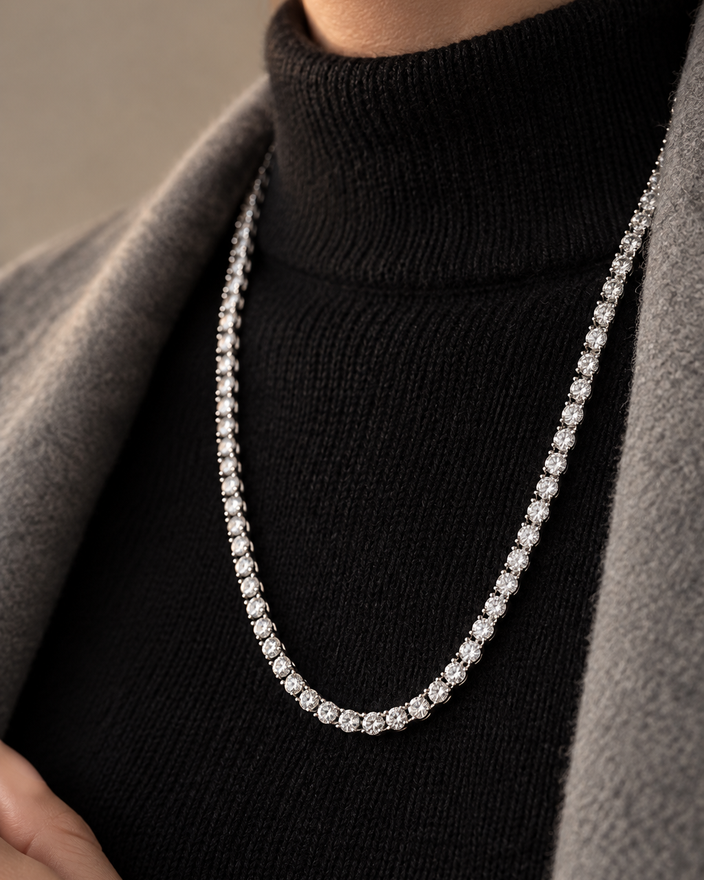 Collar RITA con sucesión de piedras blancas en talla brillante y diseño elegante.