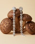 Pendientes Eyre con estilo glamour y gran presencia.
