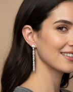 Pendientes Eyre ideales para invitadas de boda y celebraciones especiales.