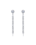 Pendientes Eyre largos con piedras blancas y diseño elegante.