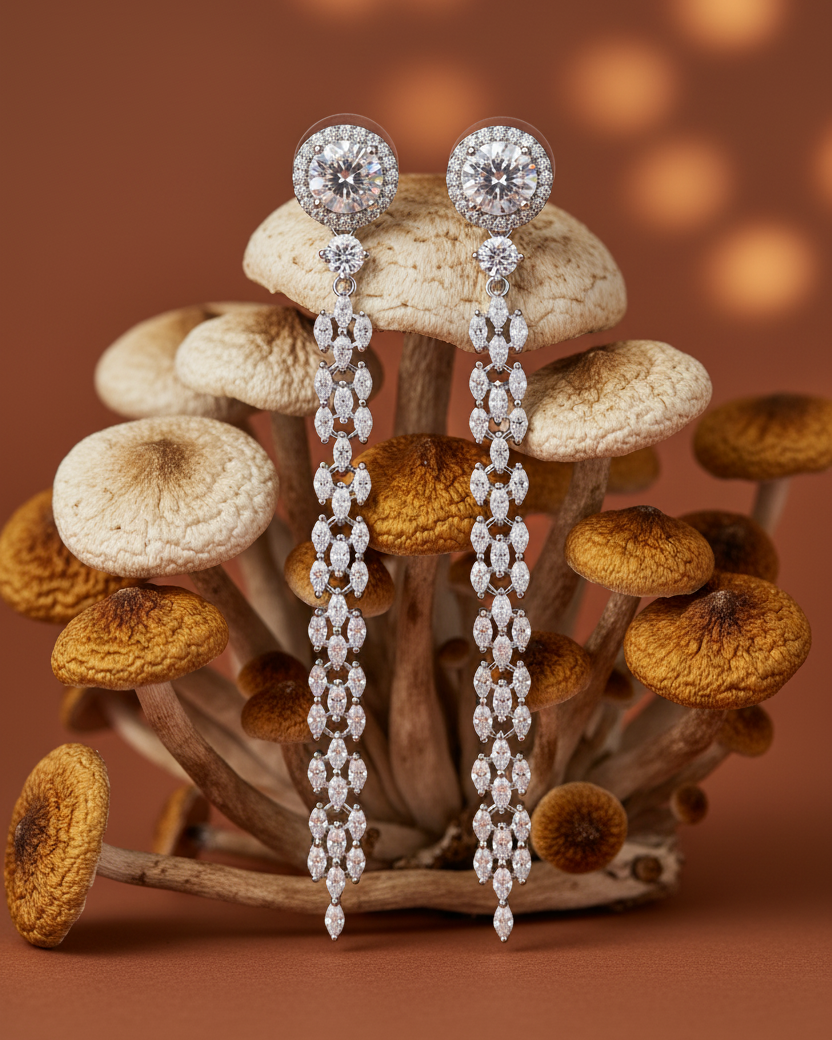 Pendientes Eyre con piedras blancas en talla marquesa y circular.