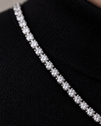 Gargantilla RITA con piedras blancas en talla brillante y diseño inspirado en el clásico rivière.