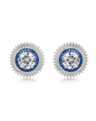 Pendientes Cielan en plata 925 con baño de rodio blanco, piedra principal en talla redonda de zafiro Ceilán y circonitas en talla baguette y brillante.