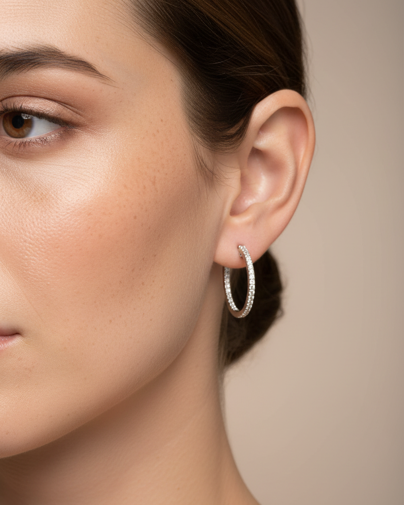 Pendientes Daisy de plata de ley 925 con baño de rodio y circonita blanca de 1 mm.