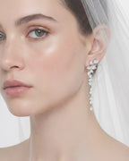 Pendientes largos Ducky con circonitas en talla pera y gran luminosidad