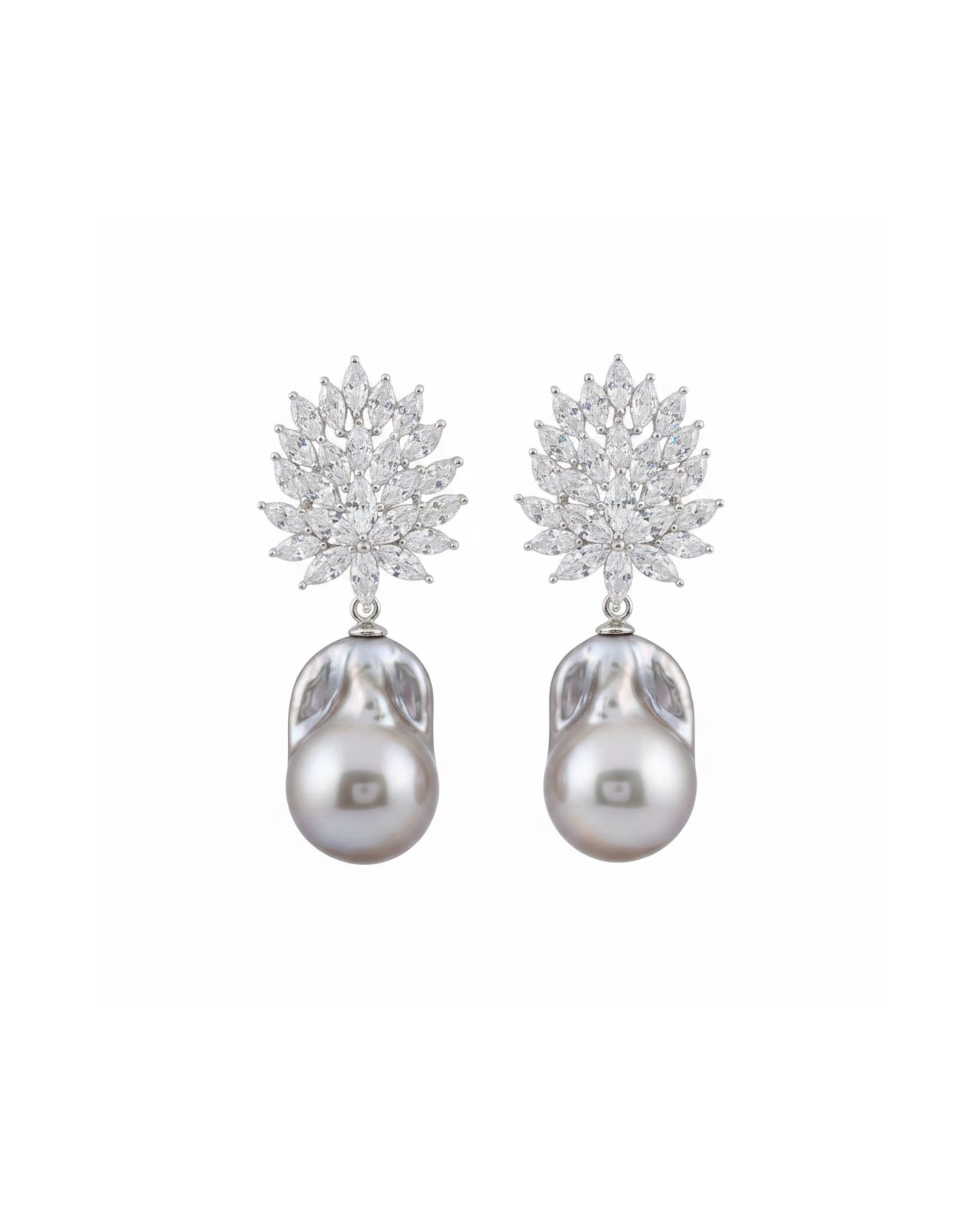 Pendientes Éclat con perla barroca gris de río, piedras blancas y chapado en rodio blanco.