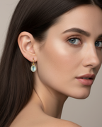 Pendientes elegantes para mujer con piedra azul aguamarina y diseño refinado.