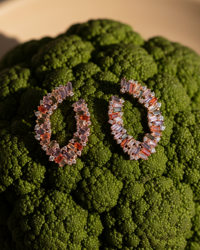 Pendientes Erase multicolor con acabado en oro rosa de 18 kt y gemas en talla baguette.