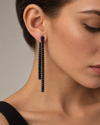 Pendientes GALEI negros de diseño largo con doble tira y piedras rectangulares.