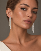 Pendientes GIOIA con piedras blancas en talla esmeralda dispuestas en dos tiras asimétricas.