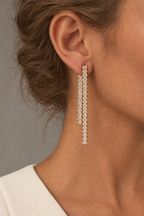 Pendientes GIOIA con piedras blancas rectangulares en talla esmeralda y caída alargada.