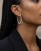 Pendientes Ice de aro grande con diseño elegante que aporta presencia y estilo