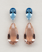 Pendientes de lágrima glamour de Sibela Studio con brillo intenso y acabado en rodio.