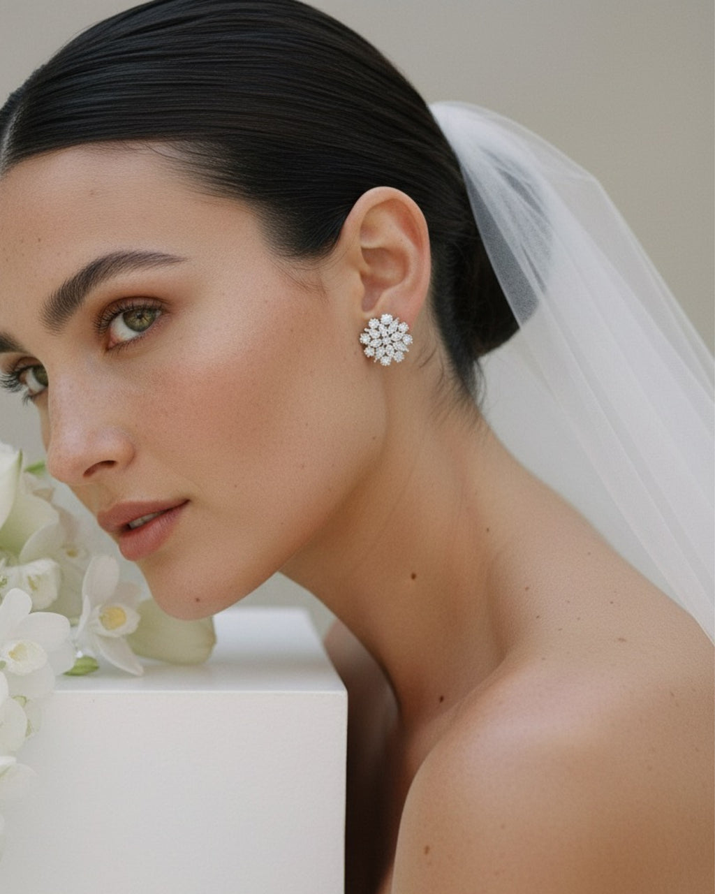 Pendientes Líridas con diseño inspirado en una lluvia de estrellas y múltiples destellos luminosos.