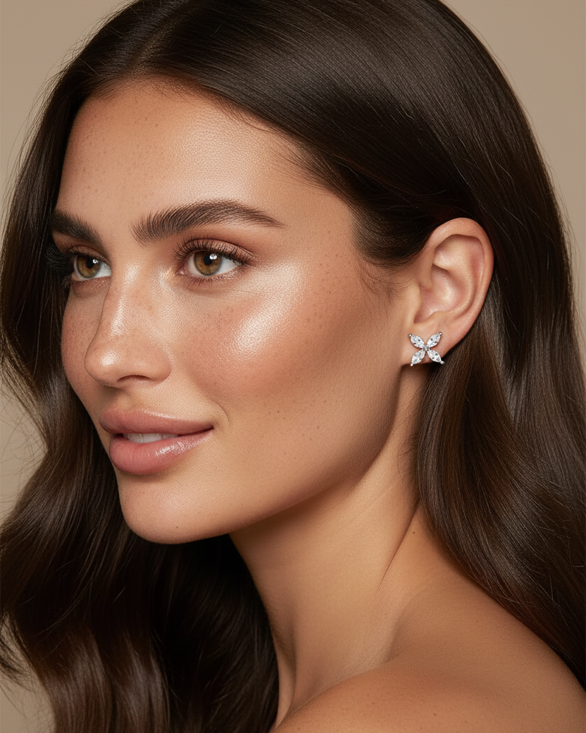 Pendientes con piedras en talla marquesa, ligeros y versátiles para un look diario elegante.