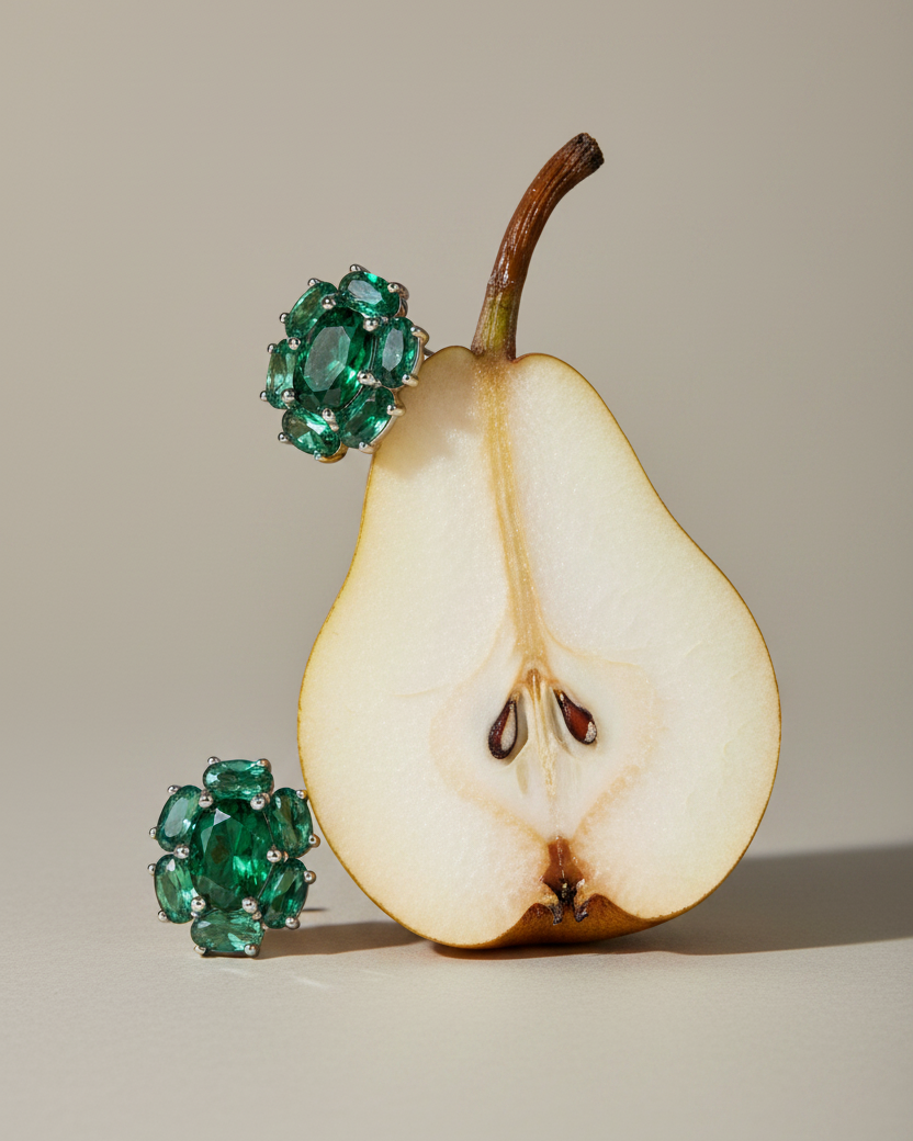 Pendientes MORE con brillo verde sofisticado y acabado en rodio blanco.
