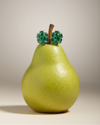 Pendientes sofisticados verdes con piedras luminosas y diseño refinado.