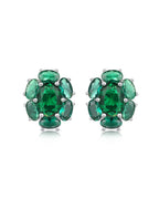 Pendientes MORE con piedra verde esmeralda y acabado elegante en rodio blanco.
