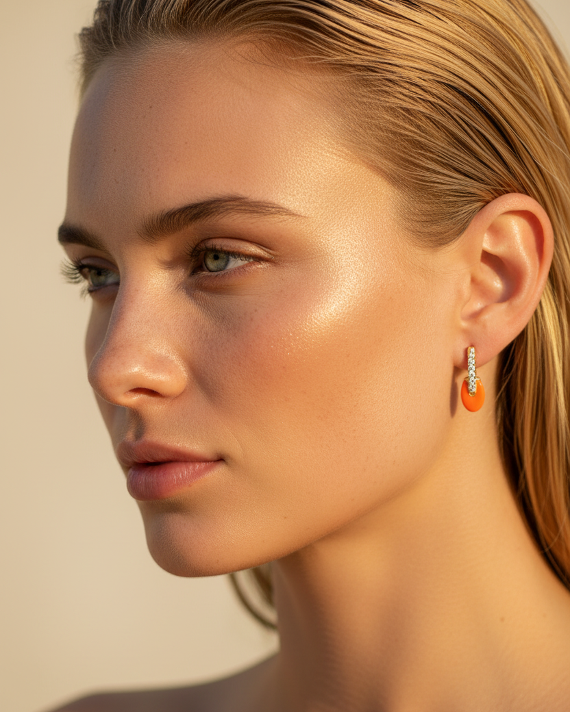 Pendientes Obelia Coral con color femenino y acabado elegante y luminoso.