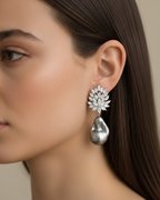 Pendientes con perla barroca gris ideales para invitadas, bodas y eventos especiales.