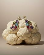 Pendientes con piedras en talla oval, pera y triangular, elegantes y llenos de movimiento.