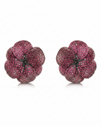 Pendientes Roaring con circonitas garnet y acabado sofisticado en rodio negro.