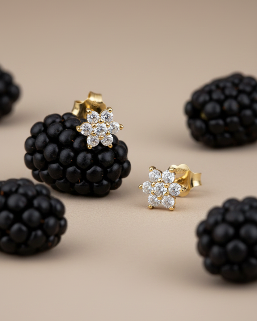 Pendientes básicos de fondo de joyero con diseño clásico y elegante.