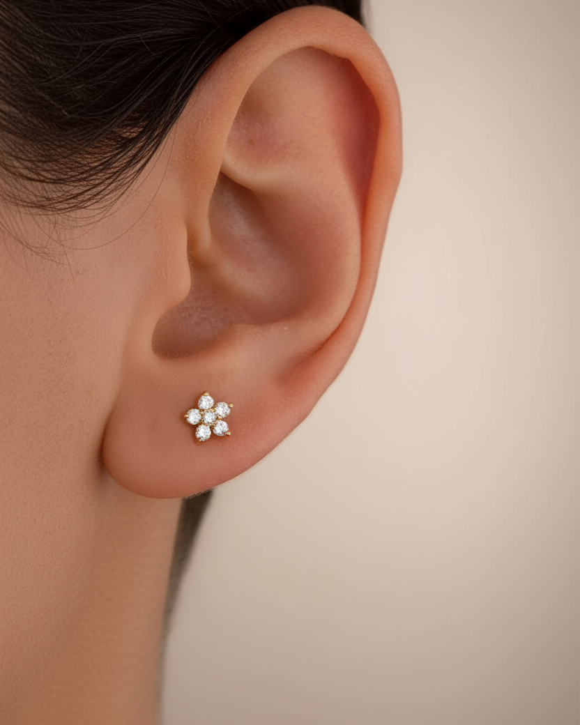 Pendientes de plata chapados en oro amarillo de 18 quilates con circonita.