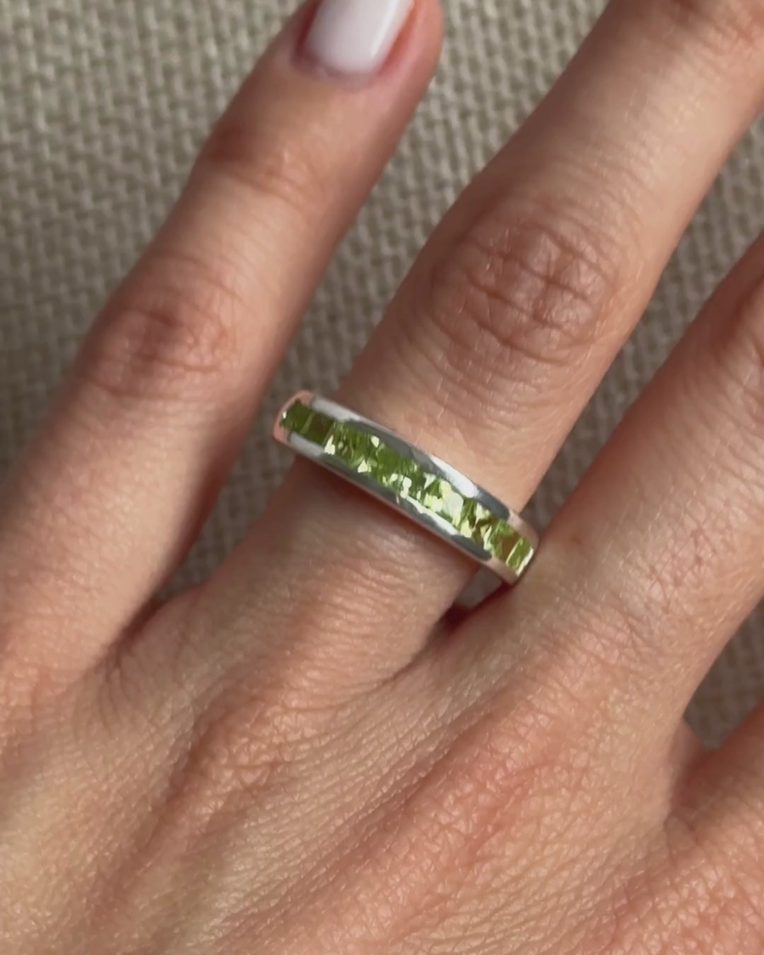 CIEL RING 9 Natural Peridots Carré Princess