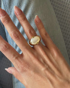 ANELLO AURELIA Cabochon ovale in madreperla naturale