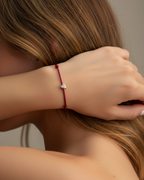Pulsera Áine fina y elegante con diseño minimalista y sofisticado.