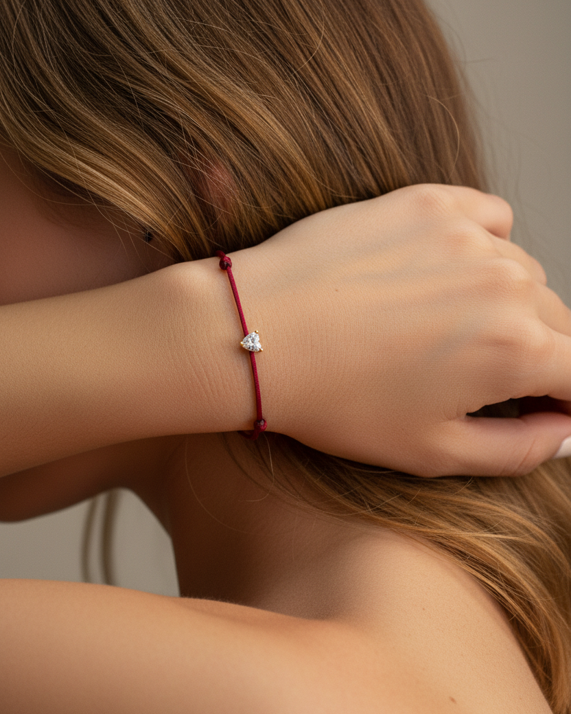 Pulsera Áine fina y elegante con diseño minimalista y sofisticado.
