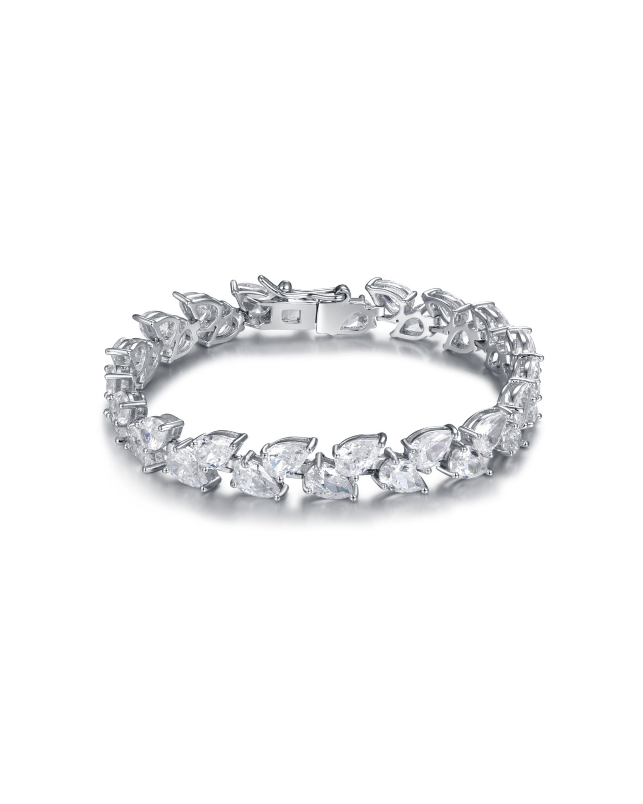 Pulsera ELEN de plata 925 con piedras blancas en talla pera sobre fondo claro.