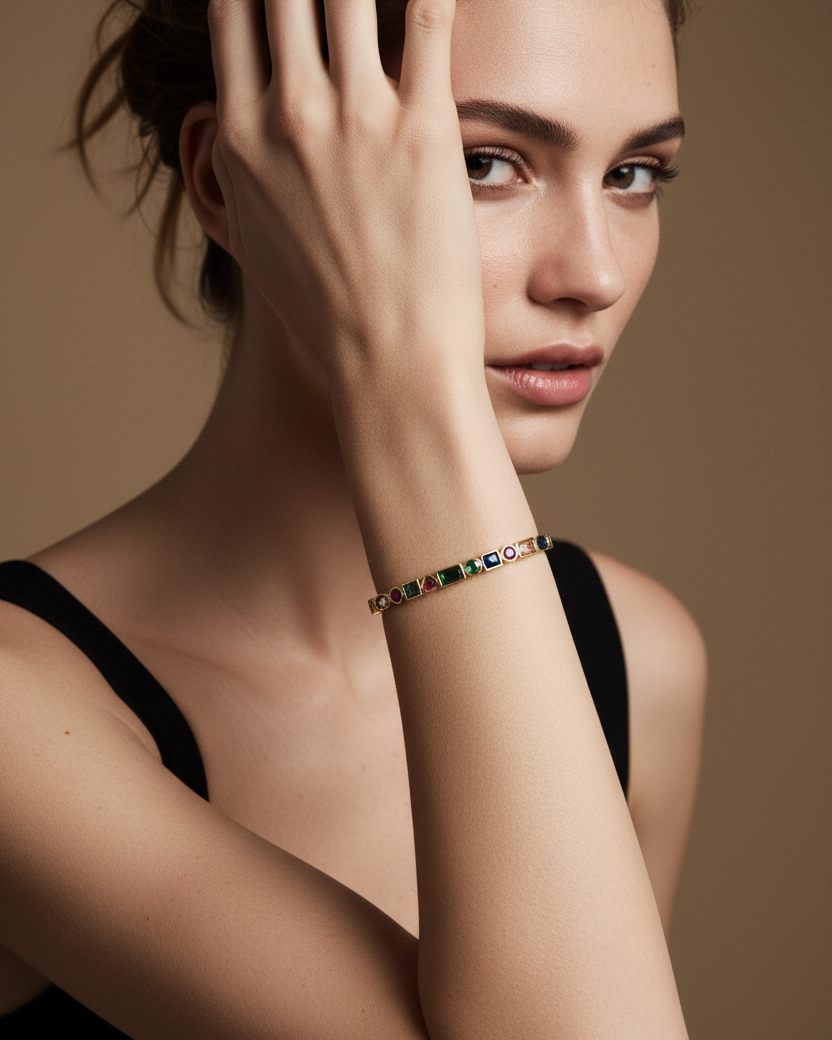 Pulsera TALA con diseño efecto mosaico de piedras multicolores y chapado en oro amarillo de 18 kt.