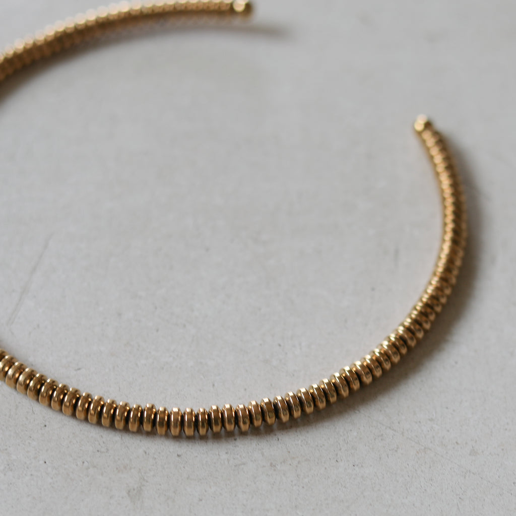 sibila-studio-collar-choker-ajustable-sibela-gargantilla-dorado-bolas-coleccion-zahara-complementos-joyas
