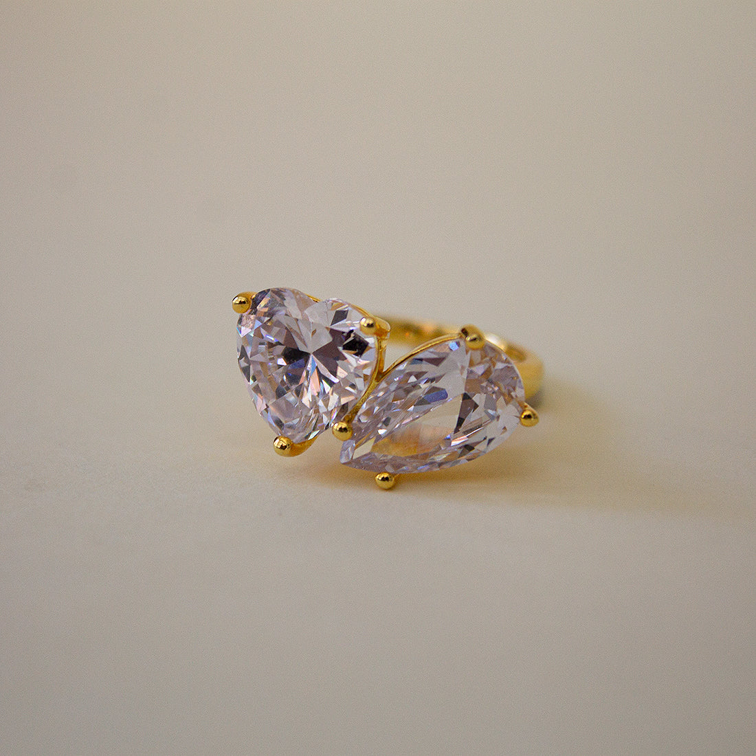 sibela-anillo-bles-oro-amarillo-piedra-corazon-10mm-piedra-talla-pera-13mm