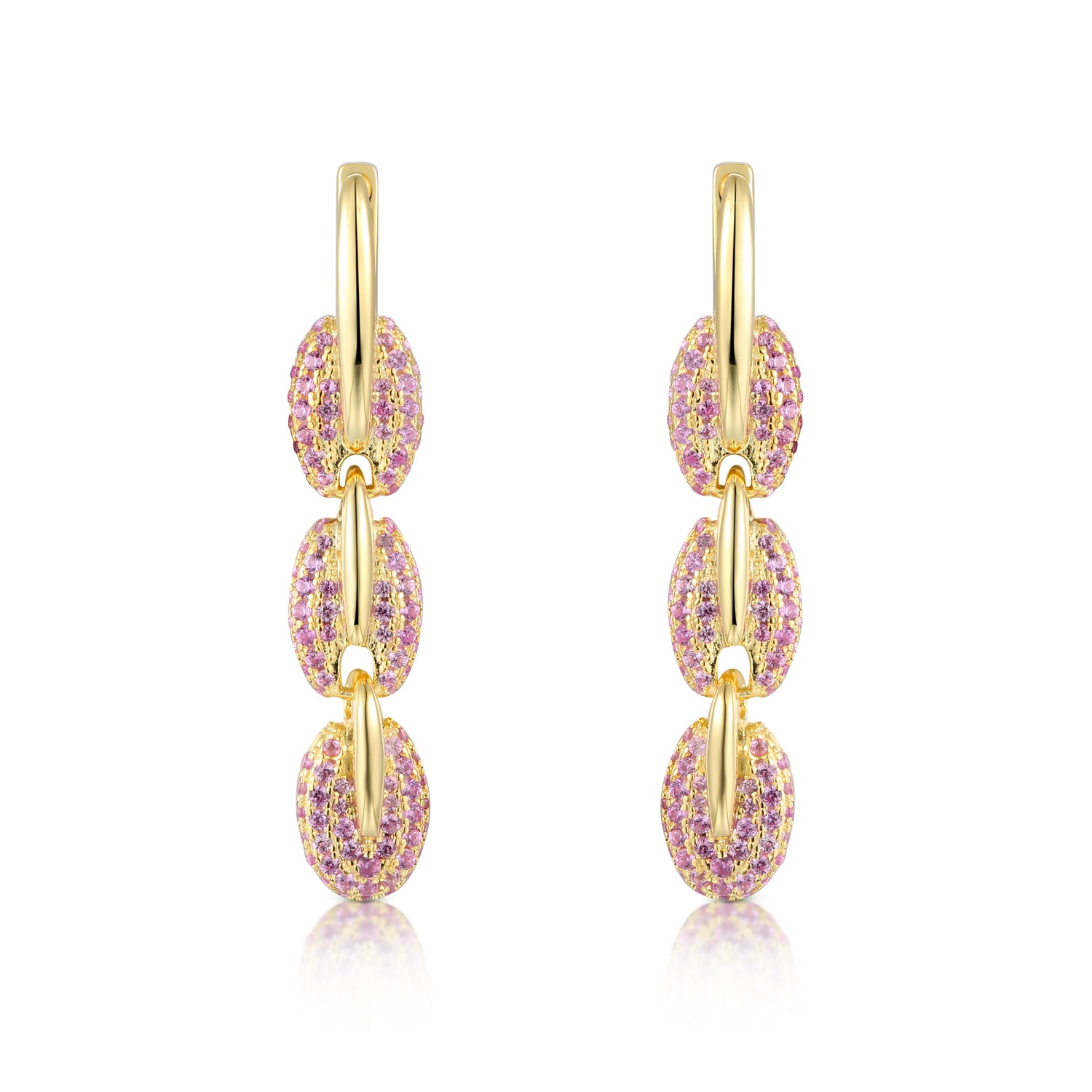 Pendientes Coralina de Sibela Studio en base de aleación de alta calidad con chapado en oro amarillo de 18 kts. Diseño de inspiración industrial con eslabones planos decorados con circonitas en talla circular de 1 mm, que aportan brillo y un estilo moderno y sofisticado.