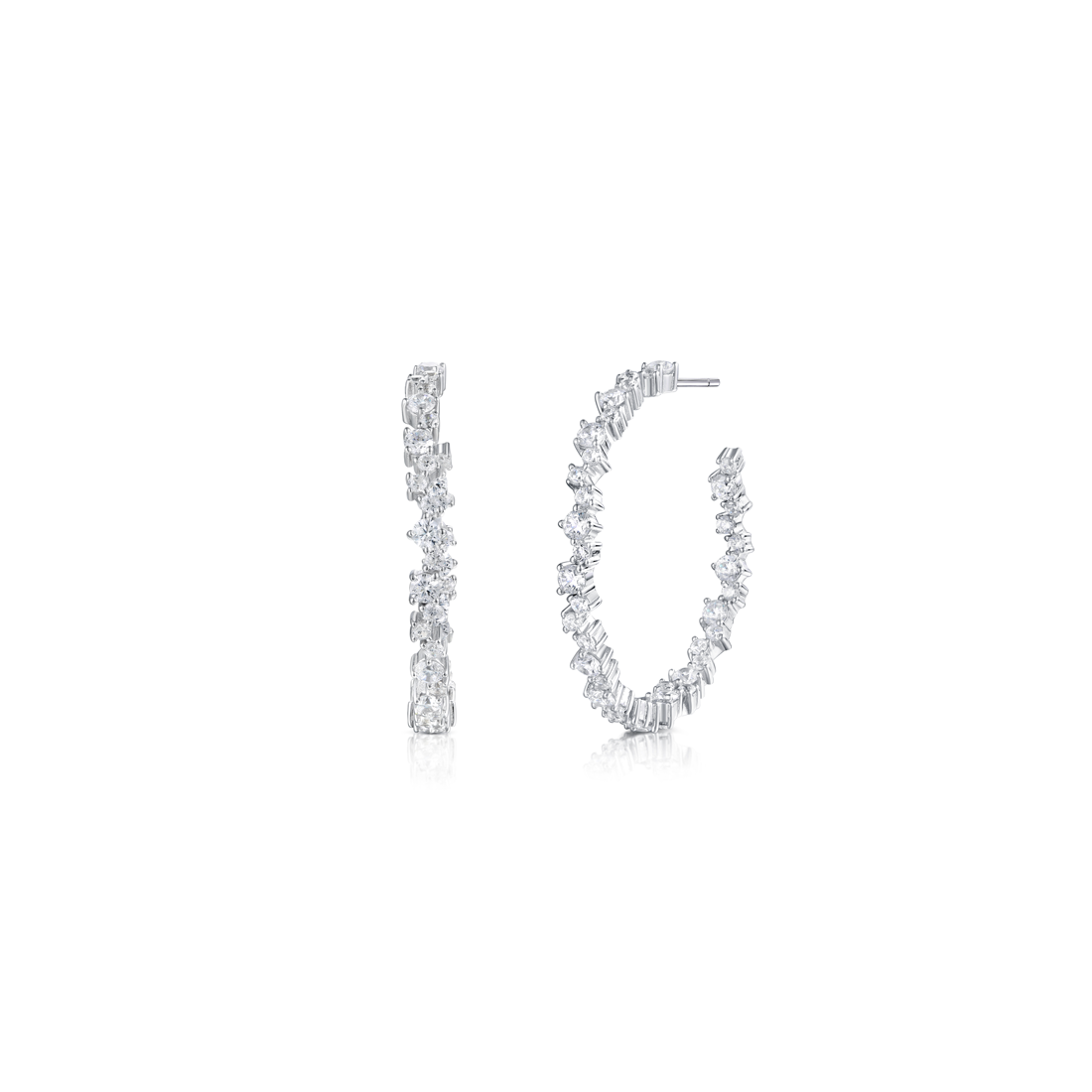 Pendientes Ice tipo aro con circonitas brillantes y acabado en rodio elegante.